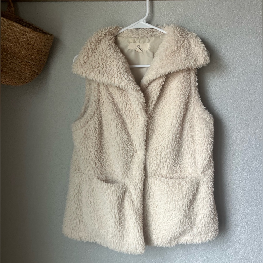 Thread & Supply Fuzzy Cream Sherpa Vest